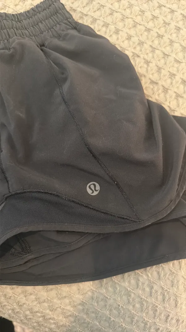 Lululemon Shorts Hotty Hot 2.5" - Image 4