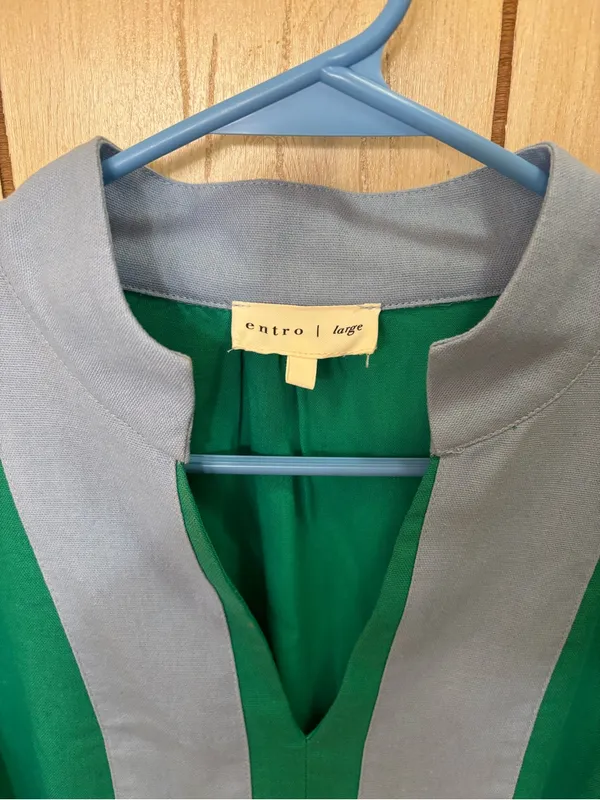Entro green dress with contrasting light blue trim and notched V-neckline - Image 2
