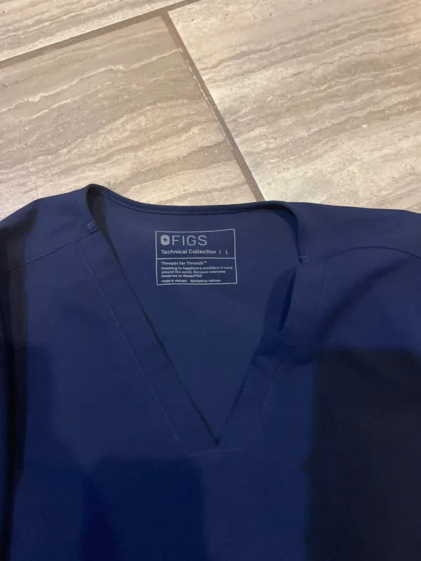 FIGS Sz L Scrub Top(READ AD) No :( - Image 4
