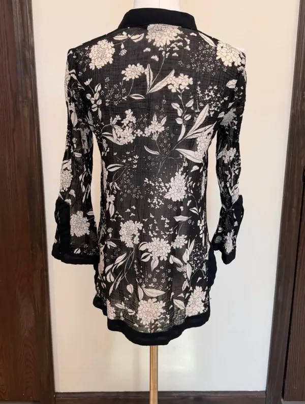 Zara black and white sheer floral quarter sleeve tunic blouse - Image 2