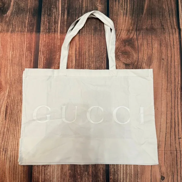 Gucci Tote Bag Large White Ivory Logo Print 22x16 Travel Beach Shopper - Image 2