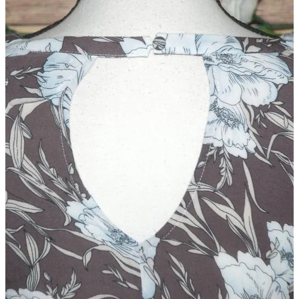 Miss Me Brown Blue Floral Blouse Size S Open Cross Front Keyhole Back 3/4 Sleeve - Image 8