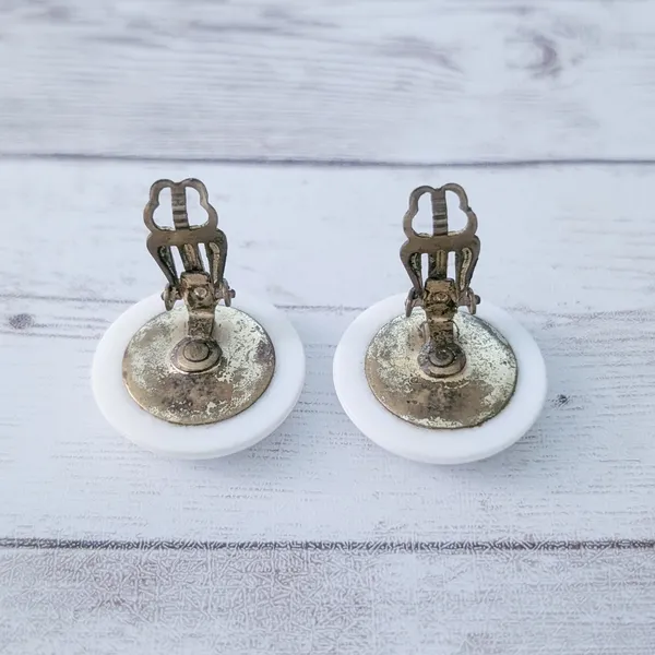 Vintage Clip On Earrings Retro Off White 1" Retro - Image 5