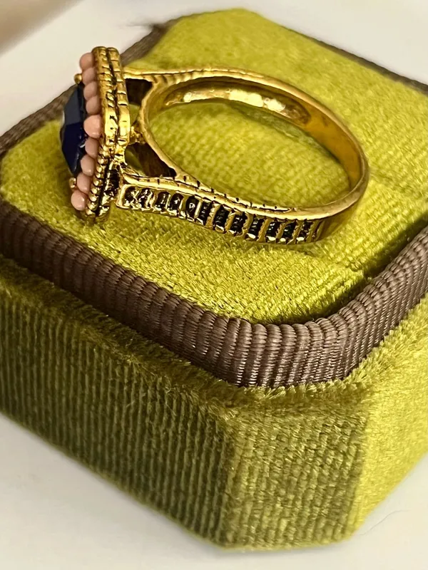Vintage Gold Tone Blue and Pink Stone Cocktail Ring Size 9.5 - Image 4