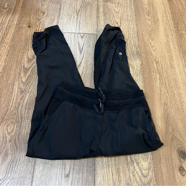 Lululemon Dance Studio Crop II Unlined Black Size 4 - Image 3