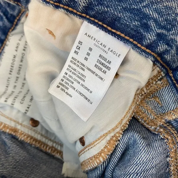 American Eagle‎ Highest Rise Mom Jeans Destroyed Light Wash Slim Leg Size 00 - Image 10