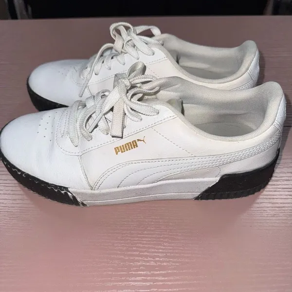Puma Carina Sneaker Size 9 - Image 3