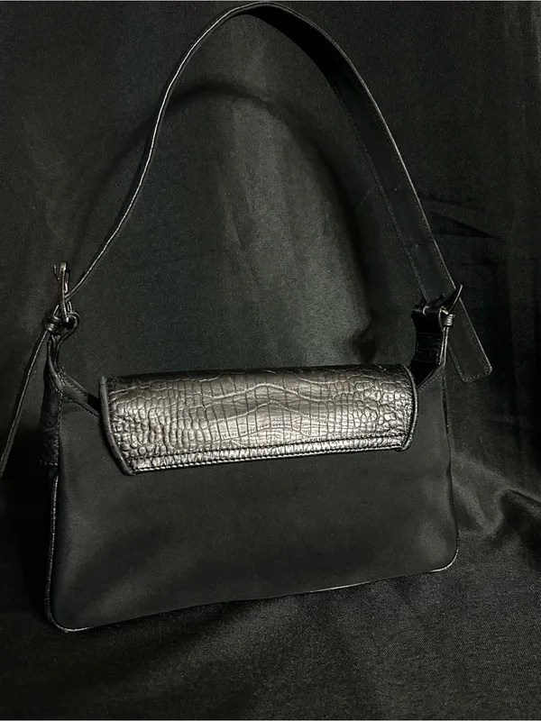 Tommy Hilfiger Women’s Black Leather Shoulder Bag Handbag Purse - Image 2