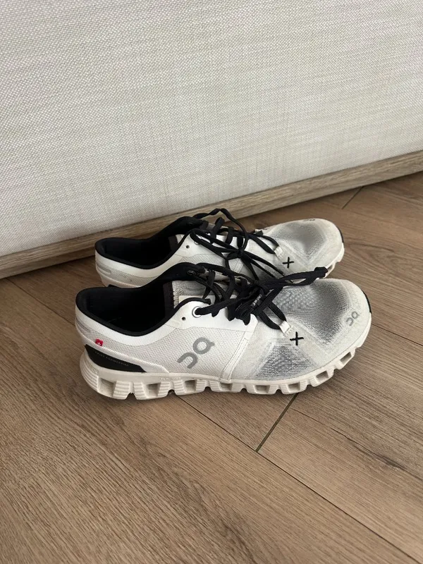 On Cloud Anthropologie X 3 Sneakers in White Size US 7.5 - Image 4