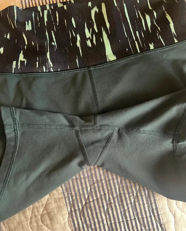 Lululemon groove shorts sz8  - Image 2