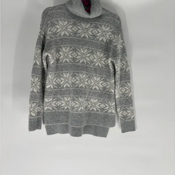 Cupcakes & Cashmere Super Soft Snowflake Sweater - Image 2
