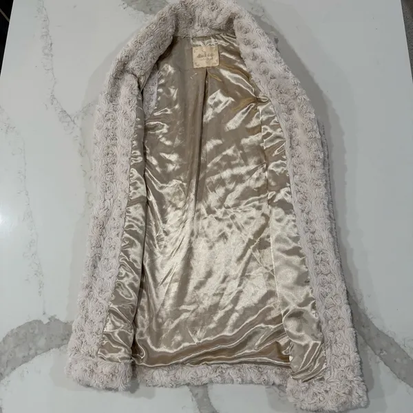 Altar’d State Plush Faux Fur Long Vest Womens Small Cream Cozycore Lined Pockets - Image 6
