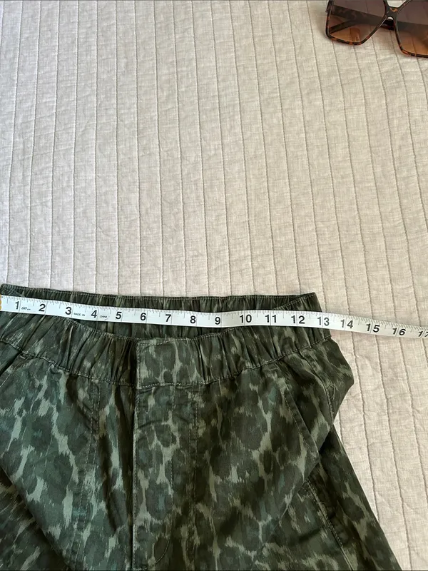 Gap green leopard print khaki cotton, easy wide leg pants XS - Image 3