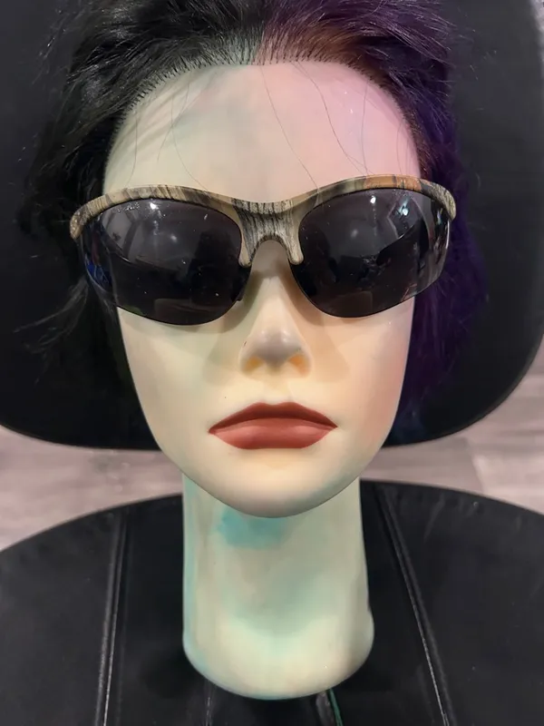 Stylish Black Lens Sunglasses with Wood-Effect Frame unisex - Image 7