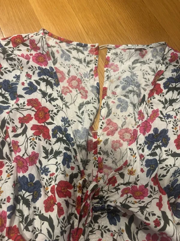 American eagle Size Medium (M) Floral Long Sleeve Miniromper Ivory Red Blue - Image 2