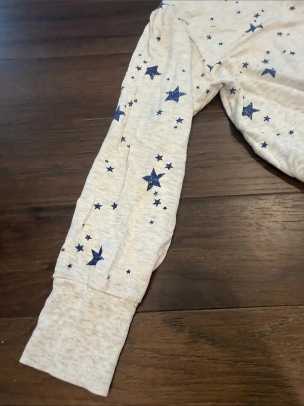 Love by GAP Light Gray Sweatshirt with Navy Stars Size Large - C60-029 - Image 4