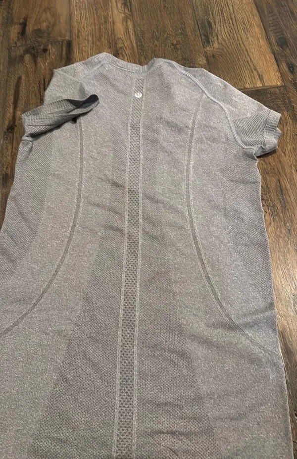Lululemon Swiftly Tech Short Sleeve - Image 2
