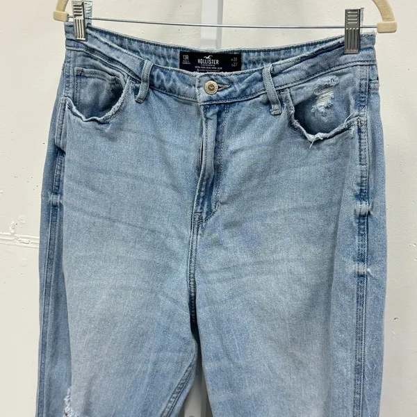 Hollister Ultra High-Rise Mom Jeans Light‎ Wash Distressed Blue Denim W31 L27 - Image 3