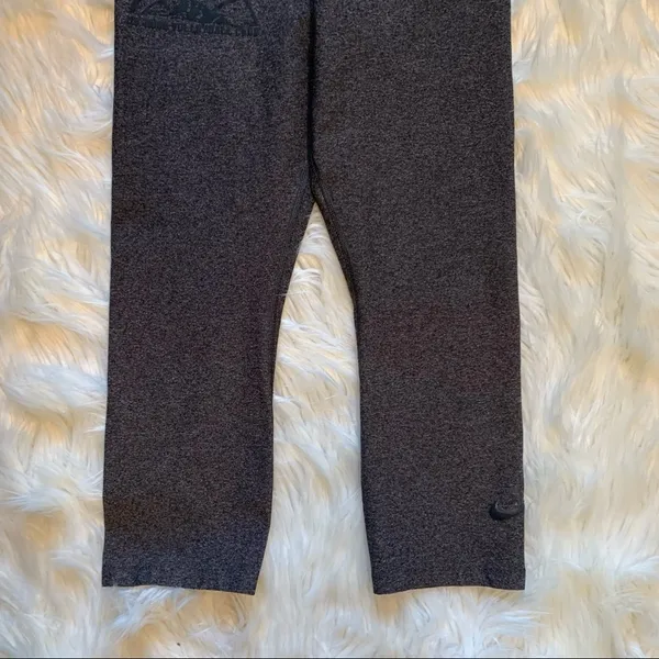 Nike Women's Size Medium Cropped Leggings‎ Dark Gray Mt. Hood Volleyball Club - Image 4