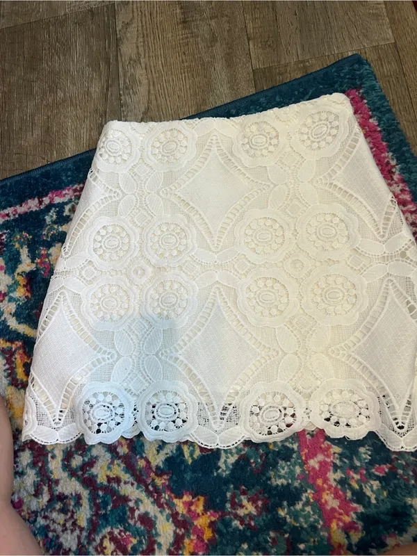Abercrombie White Lace Mini Skirt - Image 3