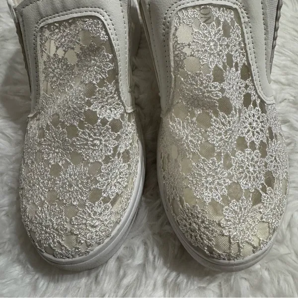 Amazon 5/$32 Bridal Wedge Shoes Size 7.5 - Image 3