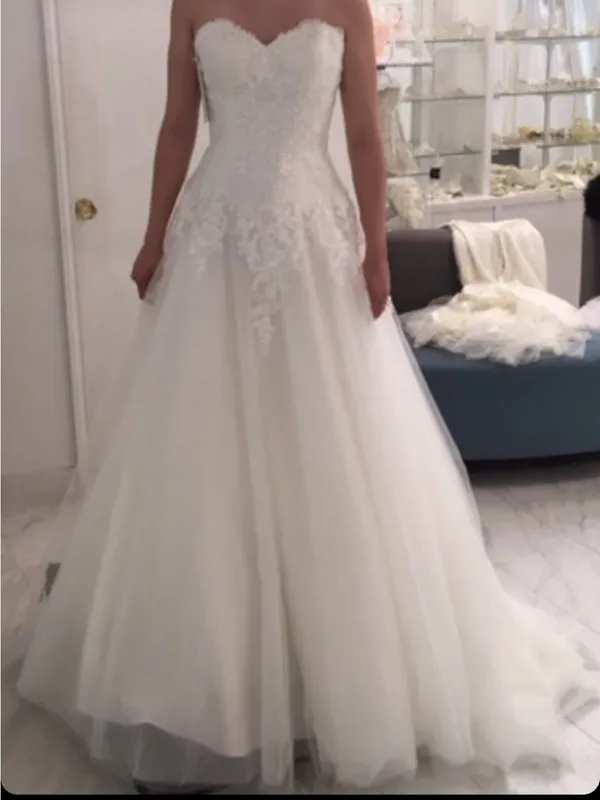 Classic Ivory Strapless Lace & Tulle Wedding Dress - Image 4
