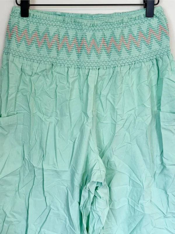 NWT Cupshe Chevron Smocked Waist Pants - Size: Small - Image 6