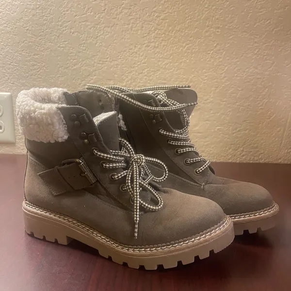 Universal Threads Brown Combat Boots with Rugged Sole - Image 9