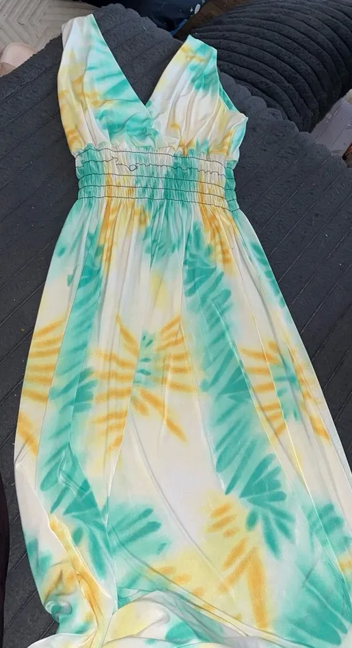 2 dresses Multiple Size L - Image 2