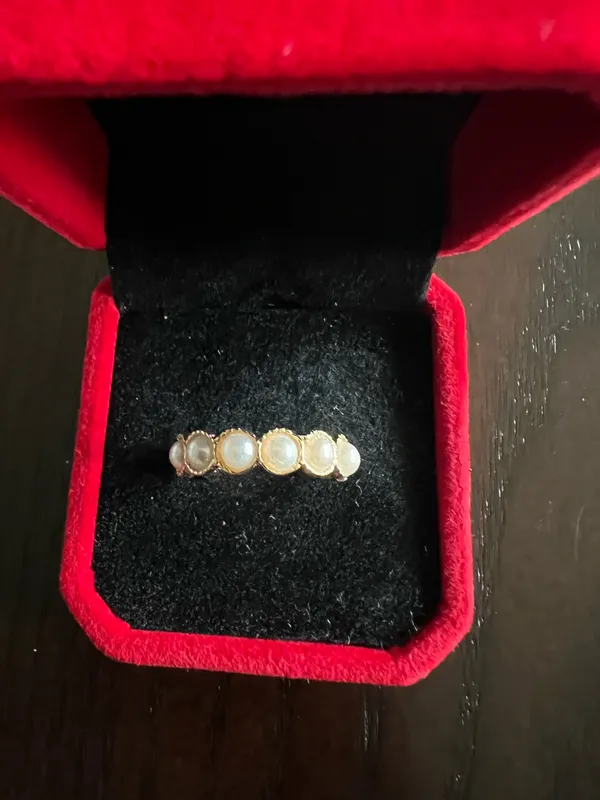 Gorgeous Golden Embellished Ring Size 7 Gold - Image 2