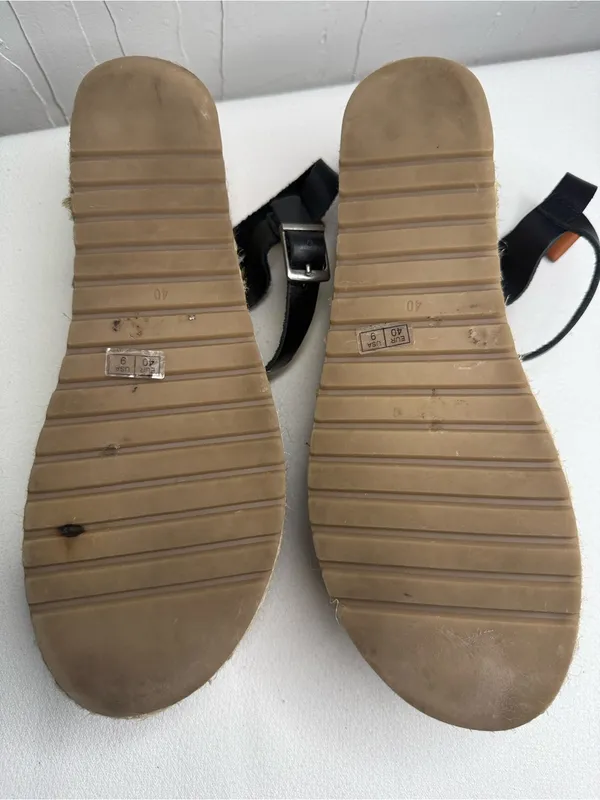 Musse & Cloud Black Leather Strap Sandals - Image 9