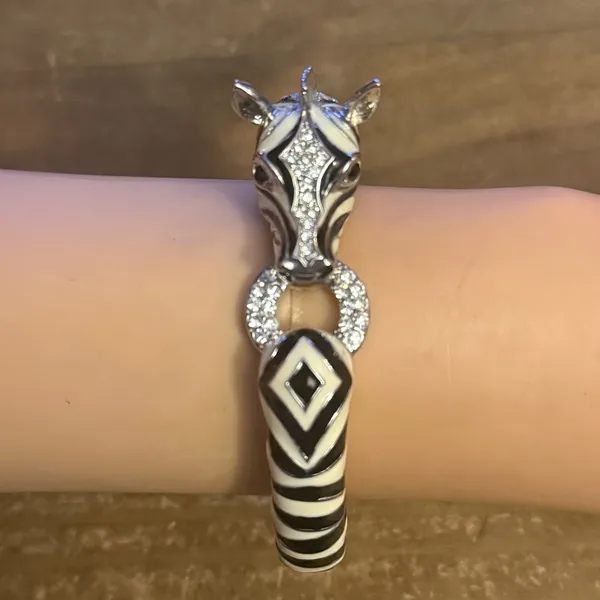 Vintage silver tone enamel zebra clamper bangle bracelet - Image 6