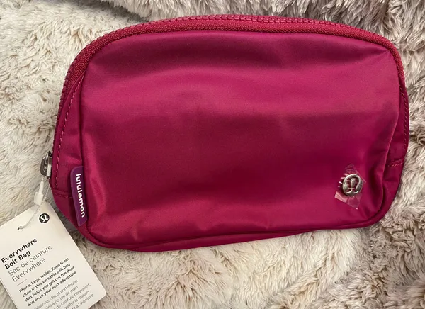 Lululemon Everywhere Belt Bag - Image 2