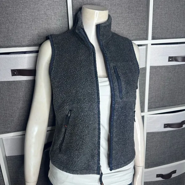 Abercrombie and Fitch Sherpa Vest Size Small - Image 13