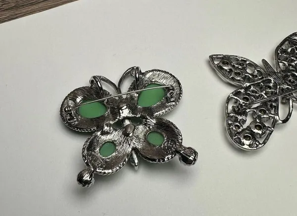 Rhinestone Butterfly Insect Brooch Pin Lot Of 2 Silver Tone 1 Green & 1 Pink - Image 10