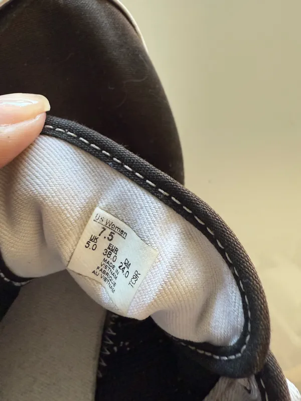 VANS Women's Sneakers Black/White Size 7.5 - Image 6