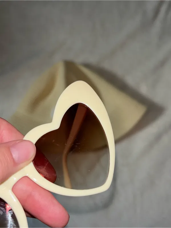 Amazon Bride Bucket Hat and sunglasses - Image 2