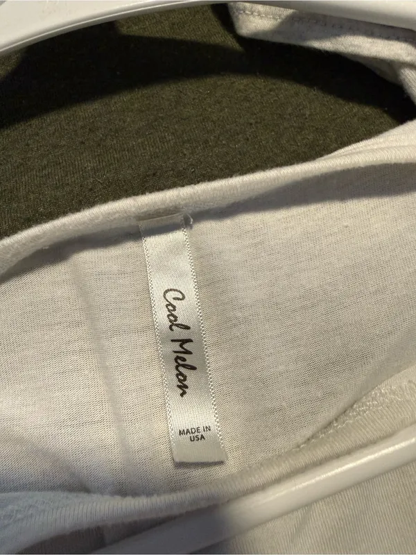 Simple White Short - Image 3