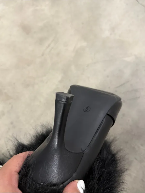 Black‎ Faux Fur Tall Boot Covers Black Size 8 - Image 4