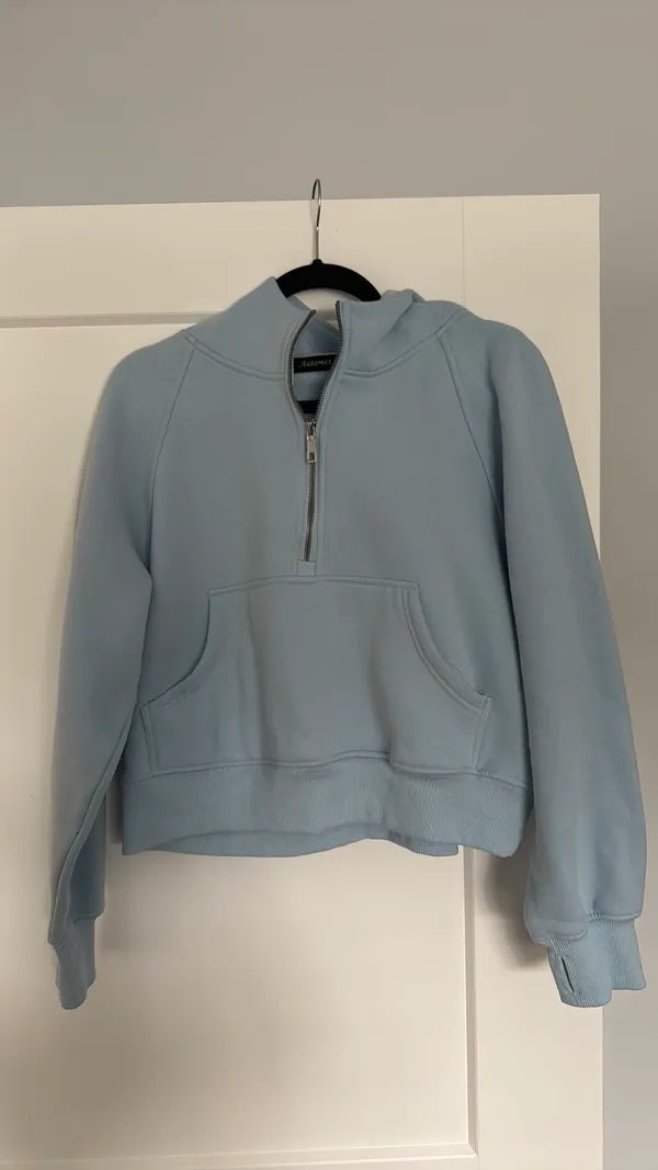 Amazon Baby Blue Cropped Sweatshirt - Image 3