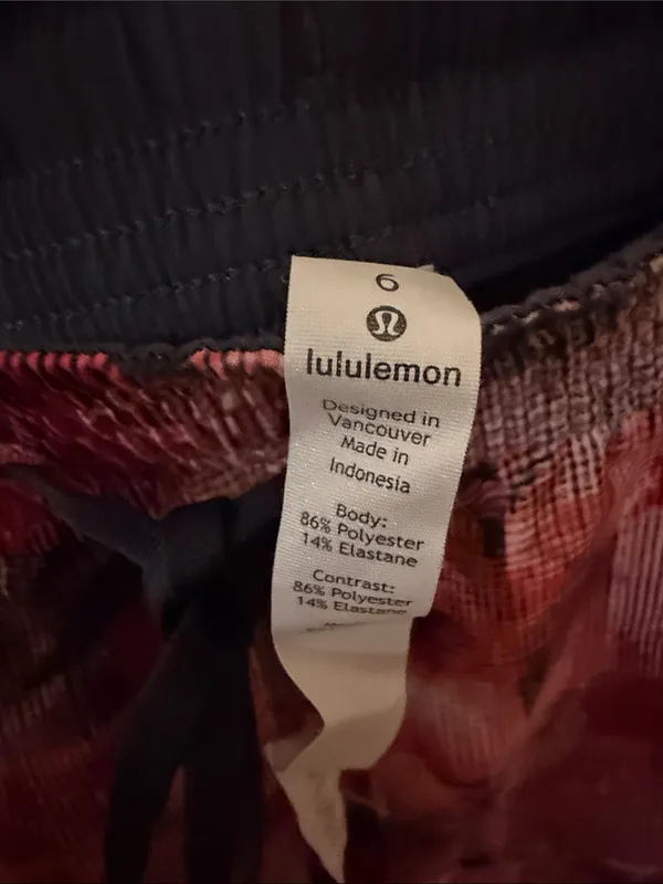 Lululemon High Rise Spring Break Away Shorts‎ Size 6 in Sun Dazed Multi Pink - Image 3