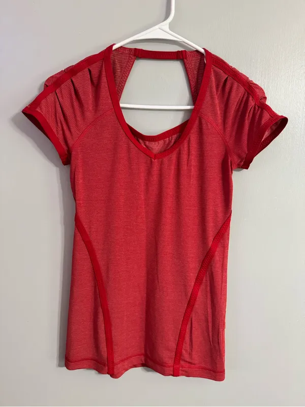 lululemon athletica Team Spirit Tech Short Sleeve Shirt Size 2 - Image 4