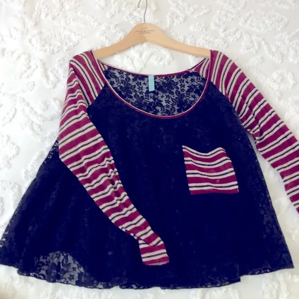 Gorgeous boutique Lace long sleeve L loila sz L - Image 3