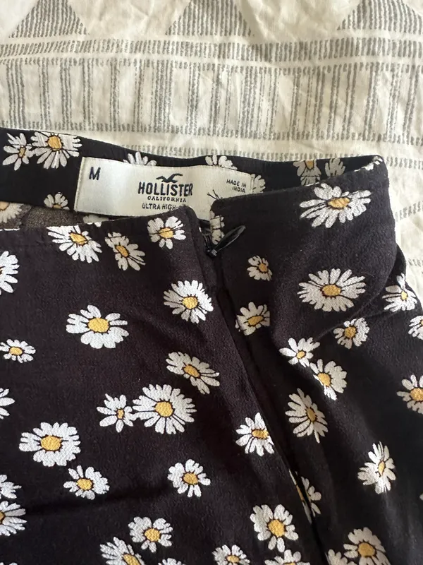 Hollister Floral Skirt - Image 4