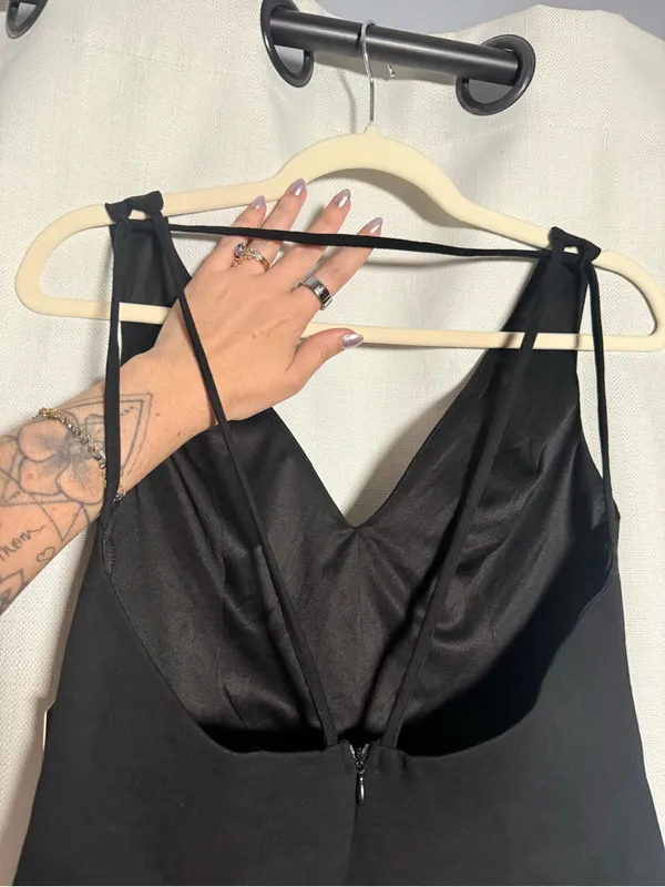 Lulus Black VNeck Strappy Back Bodycon Mini Dress Size Small - Image 7