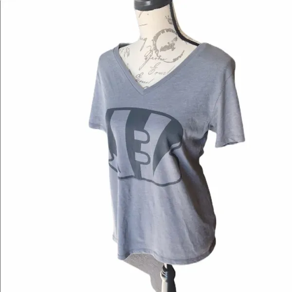 NFL T-Shirt Women's Size Medium Gray - Image 4