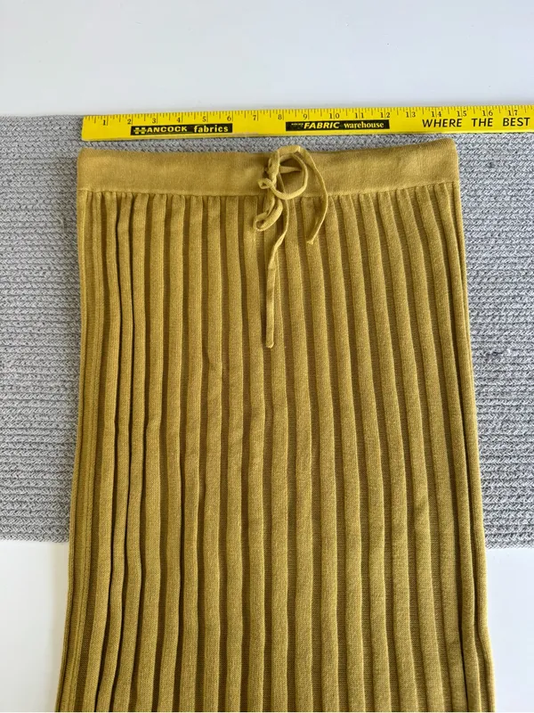 INDUSTRY Chartreuse Yellow Gold Ribbed V-Neck Knit Skirt Set Size Small - Image 9