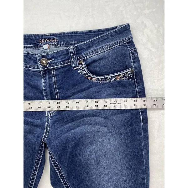 Shyanne‎ Jeans Women's 39 Medium Wash Blue Embroidered Pockets boot cut - Image 4