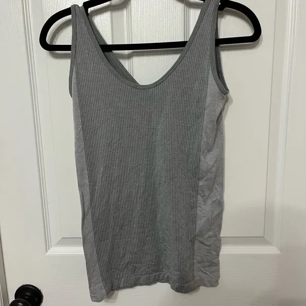 SPANX Laidback Layers Grey‎ seamless striped Tank size large - Image 7