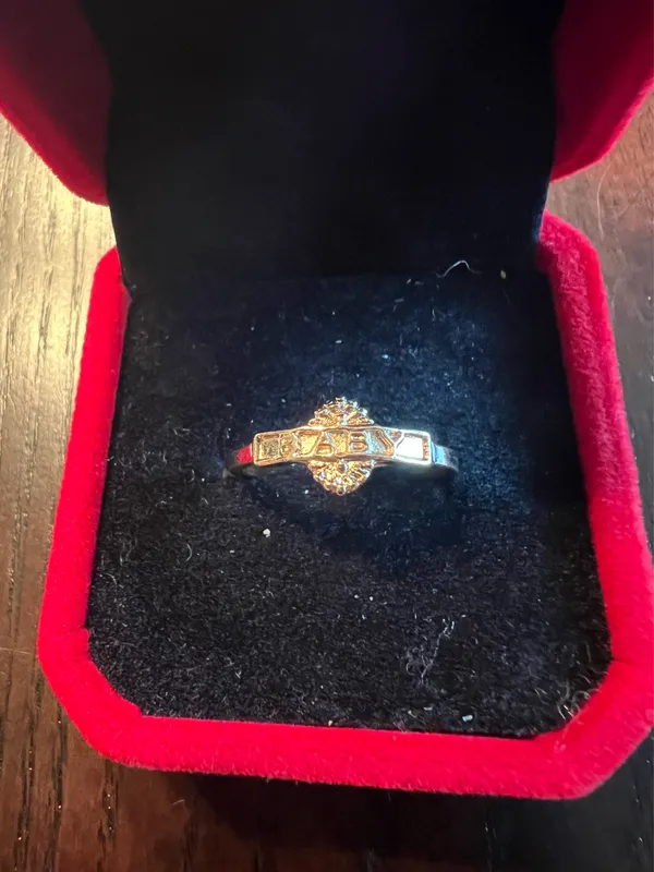 Gorgeous 10k Plated Cubic Zirconia Ring Size 8 Gold - Image 2